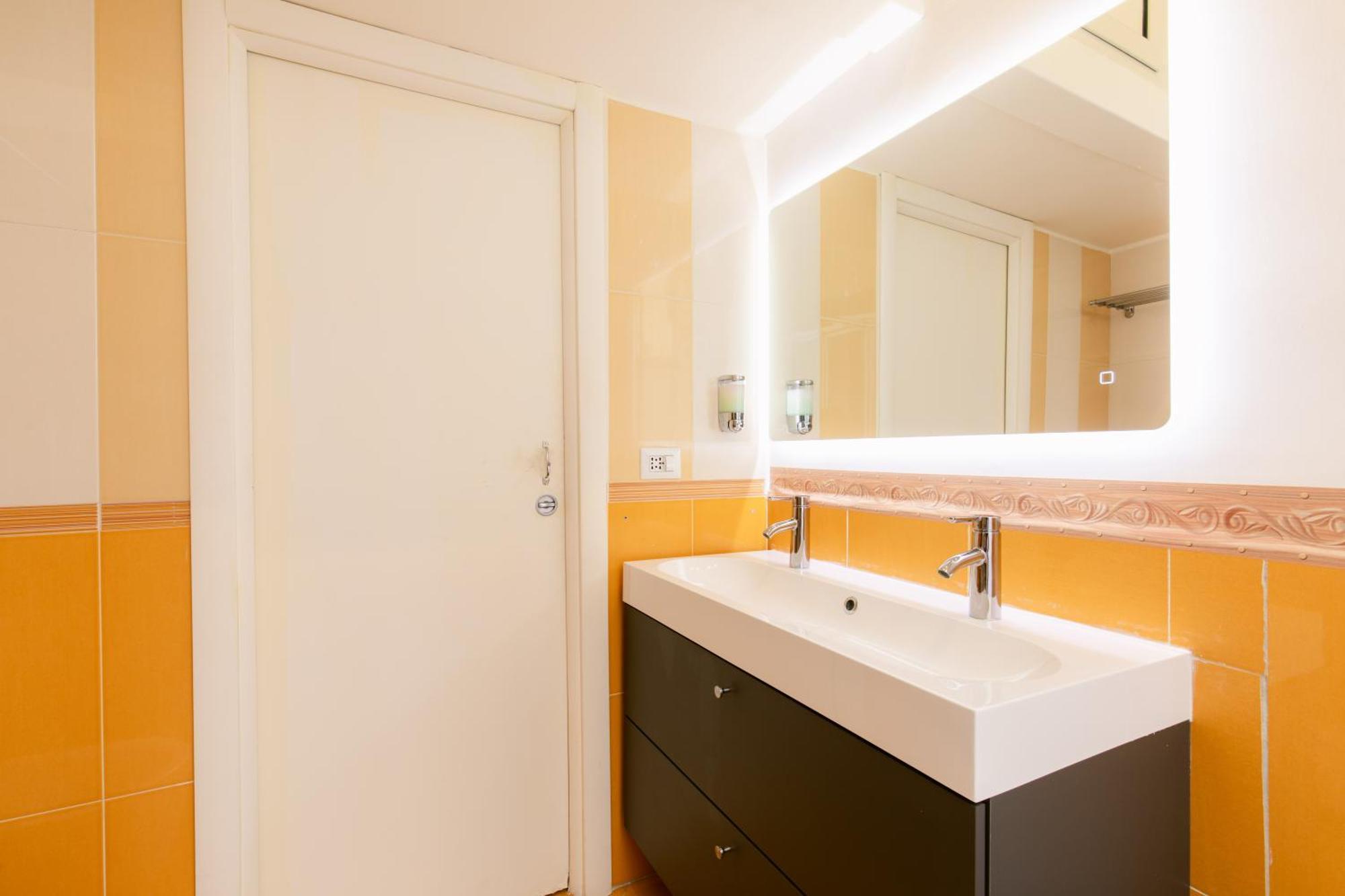 Calaba Chiaia Apartment เนเปิลส์ ภายนอก รูปภาพ